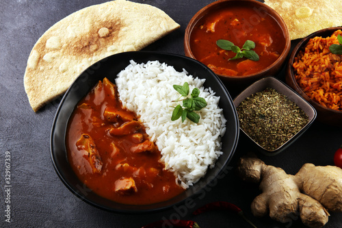 Cuadros en Lienzo Chicken tikka masala spicy curry meat food in pot with rice and naan bread