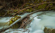 Wodospad kaskadowy w środku skandynawskiego lasu w pobliżu miejscowości Hestvika w Norwegii