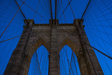 Poster - brooklyn bridge at night 