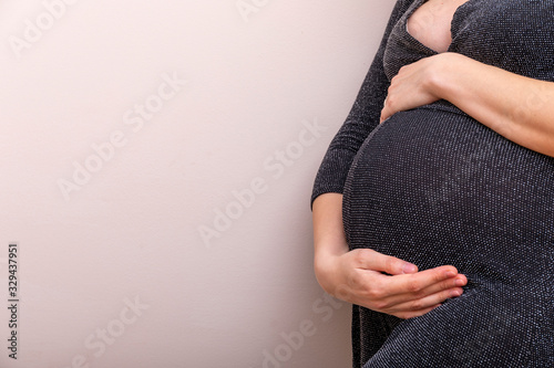 Fotografía Close up of image of pregnant woman touching her belly with hands