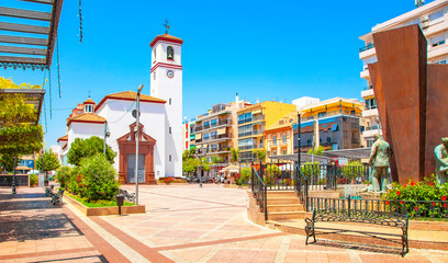 Fototapete - Fuengirola old town and square Plaza de la Constitucion
