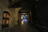 Fototapeta Desenie - Tunnel in Old Town of San Gimignano, Tuscany, Italy