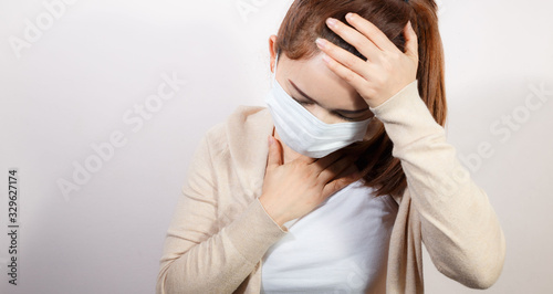 Woman wearing face mask protect filter pm2.5 anti pollution. Tableau sur Toile
