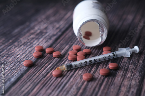 top view of white pills and syringe on wooden background Poster Mural XXL