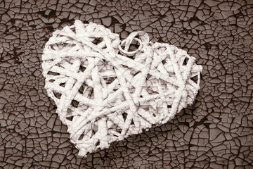 Aufkleber - decorative white heart on a cracked background. unhappy love concept