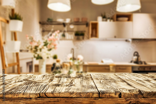 Dekoracja na wymiar  biurko-z-wolna-przestrzenia-i-wnetrzem-kuchni