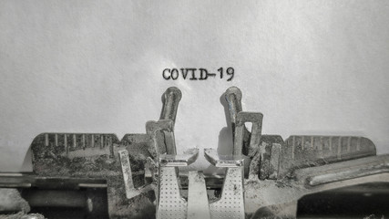 Leinwandbilder - COVID-19 text on sheet with typewriter