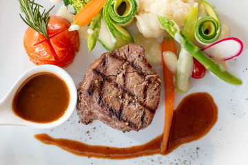 Wall Mural -  beef steak and vegetables wiht sauce