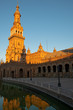 Canal y torre de la plaza de España de Sevilla al amanecer