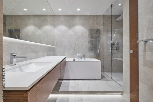 Cuadros en Lienzo modern bathroom with mirror, bathtub and shower