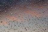 Fototapeta Fototapety do łazienki - Okienna szyba pokryta kroplami deszczu.