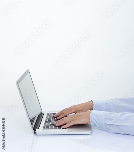 Fotomural Businessman hand typing on laptop computer