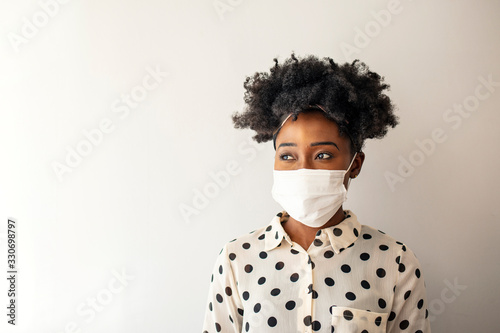Cuadros en Lienzo Masked woman - protection against influenza virus