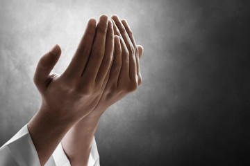 Canvas Print - Hands of muslim man praying