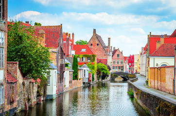 Wall Mural - Beautiful canal and traditional houses in the old town of Bruges (Brugge), Belgium