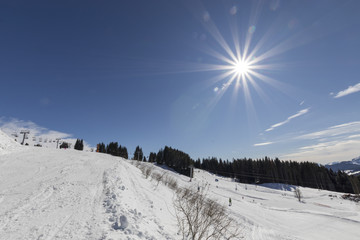 Canvas Print - Sunshine on the Morzine ski slopes during winter - Alples - France