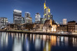 Frankfurt Skyline Spiegelung bei Nacht
