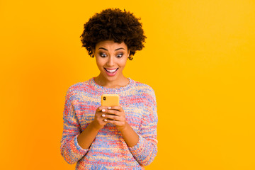 Poster - Omg unbelievable. Surprised shocked crazy afro american girl use cellphone read news follow bloggers repost post sales information wear stylish clothing isolated bright color background