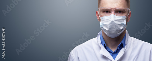 Fotomural Young doctor against new Coronavirus 2019-nCoV