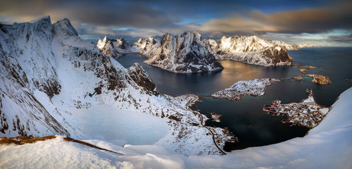 Wall Mural - reinebringen winter panorama