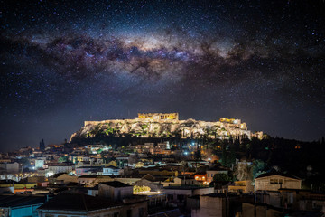 Fototapete - Konzeptualer Blick auf die Akropolis von Athen, Griechenland, mit der Milchstraße im Nachthimmel