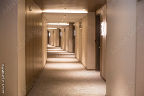Fotografía long corridor in a hotel