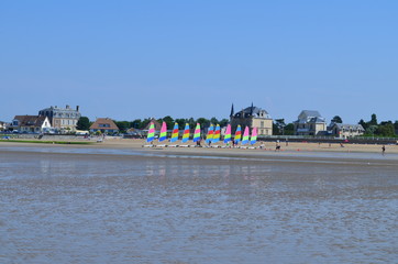 Wall Mural - Chars à voile sur la plage d'Asnelles  (Calvados - Normandie)