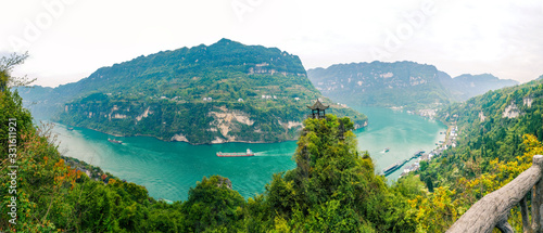 Cuadros en Lienzo Panoramic scenic view of Three Gorges Tribe Scenic Spot along the Yangtze River;
