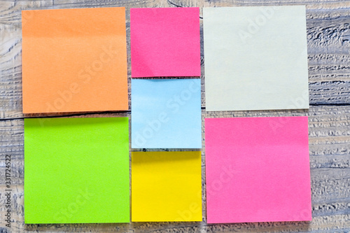 Cuadros en Lienzo Lots of post its on wooden background with a different symbols