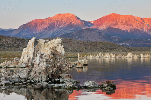 Fotomural Lake shallow, in it set of picturesque reeves of the Tufa