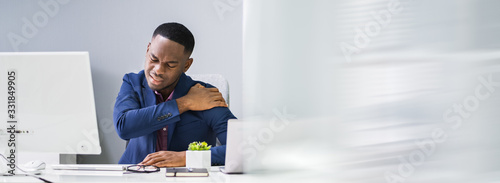 Fotomural Businessman Suffering From Shoulder Pain