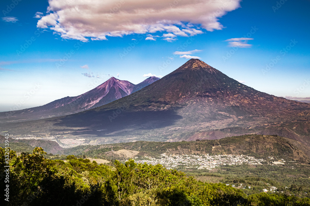 Foto de Stock View of Volcan de Agua and Acatenango from the slopes of