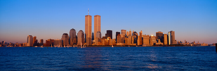 Fototapete - Panoramic view of lower Manhattan and Hudson River, New York City skyline, NY with World Trade Towers at sunset