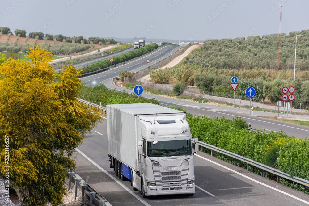 Articulated truck with refrigerated semi-trailer for the transport of ...