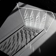 Spiel mit Licht und Schatten - Acrylglasscheibe mit Acrylglasplättchen im sich brechenden  Licht