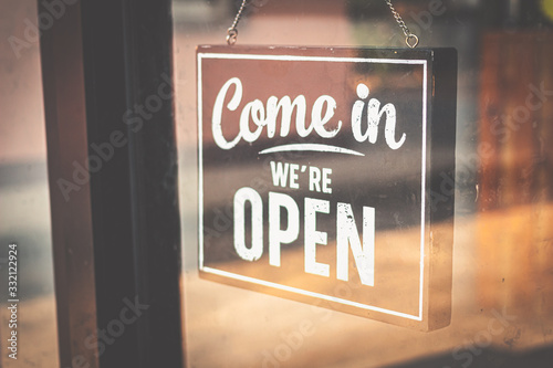 Cuadros en Lienzo Welcome open sign on door .vintage tone.