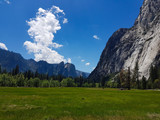 Fototapeta Tęcza - Mountains in Yosemite national park, USA