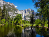 Fototapeta Tęcza - Lake in mountains in Yosemite national park, USA