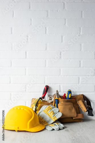 Cuadros en Lienzo construction worker helmet with tools