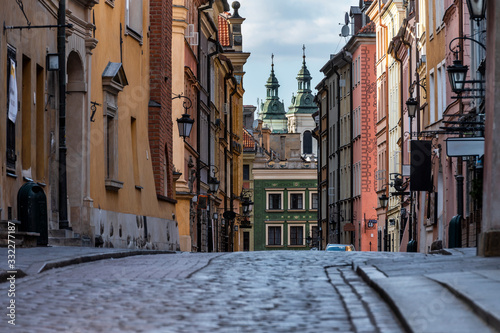  Fototapeta Warszawa   puste-ulice-starego-miasta-w-warszawie