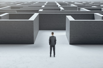 Aufkleber - Businessman in suit standing at entrance to a labyrinth.