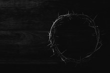 Black And White Of  The Crown Of Thorns Of Jesus On  Wooden Background With Copy Space, Can Be Used For Christian Background, Easter Concept