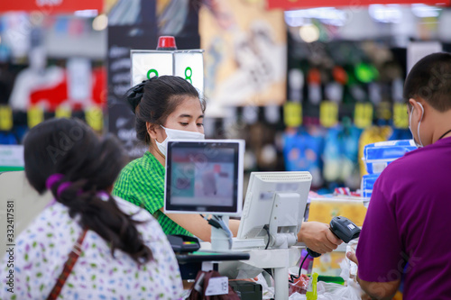 Fotomural People buying goods in a grocery store