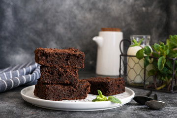 Chocolate brownie with ice cream - a classic American dessert.