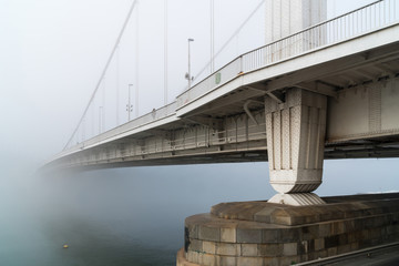 Wall Mural - Elisabeth Bridge on foggy morning in Budapest