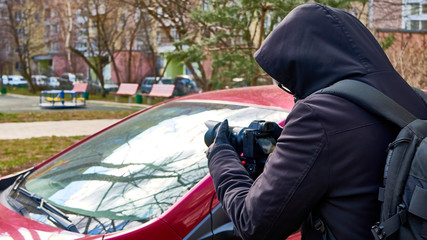  Street photographer shoots from monopod