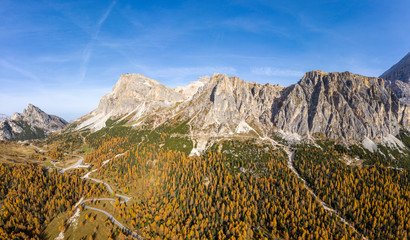 Canvas Print - Beautiful landscape of mountains during autumn