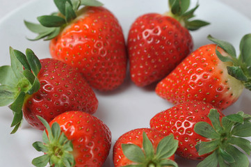 Wall Mural - strawberry on a plate - red strawberry