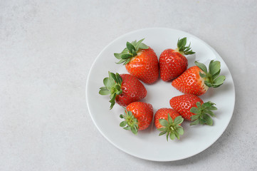 Wall Mural - strawberry on a plate - red strawberry