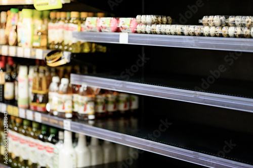 Fotografía Empty egg shelves in a grocery store or supermarket